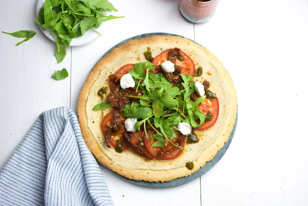 Vegane Mediterrane Pizza mit Cashewsauce 