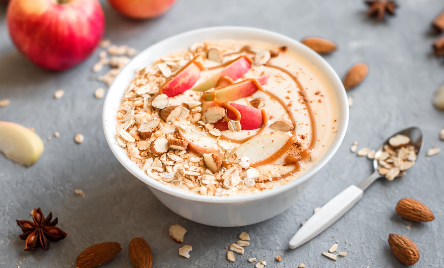 Hagebutte-Apfel-Smoothie-Bowl mit natürlichem Vitamin C